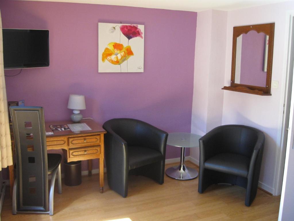 Hotel Cheval De Bronze Remiremont Room photo